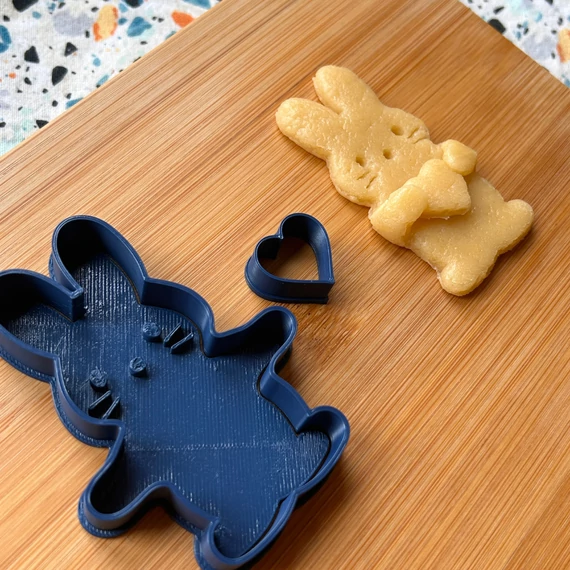 Szívet ölelő nyuszi 3D nyomtatott sütikiszúró
